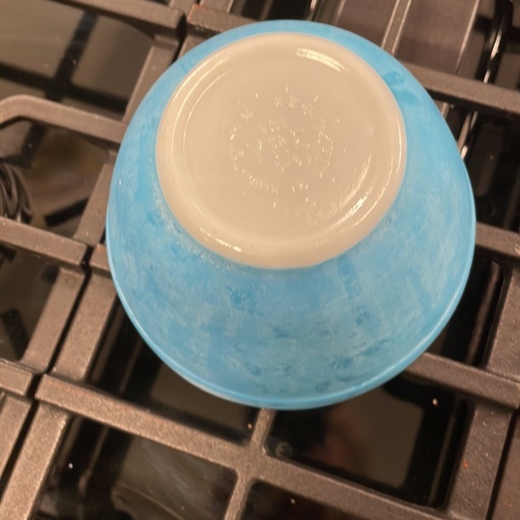 Antique blue Pyrex mixing/ nesting bowl 401 marked on bottom. - Picture 3 of 6